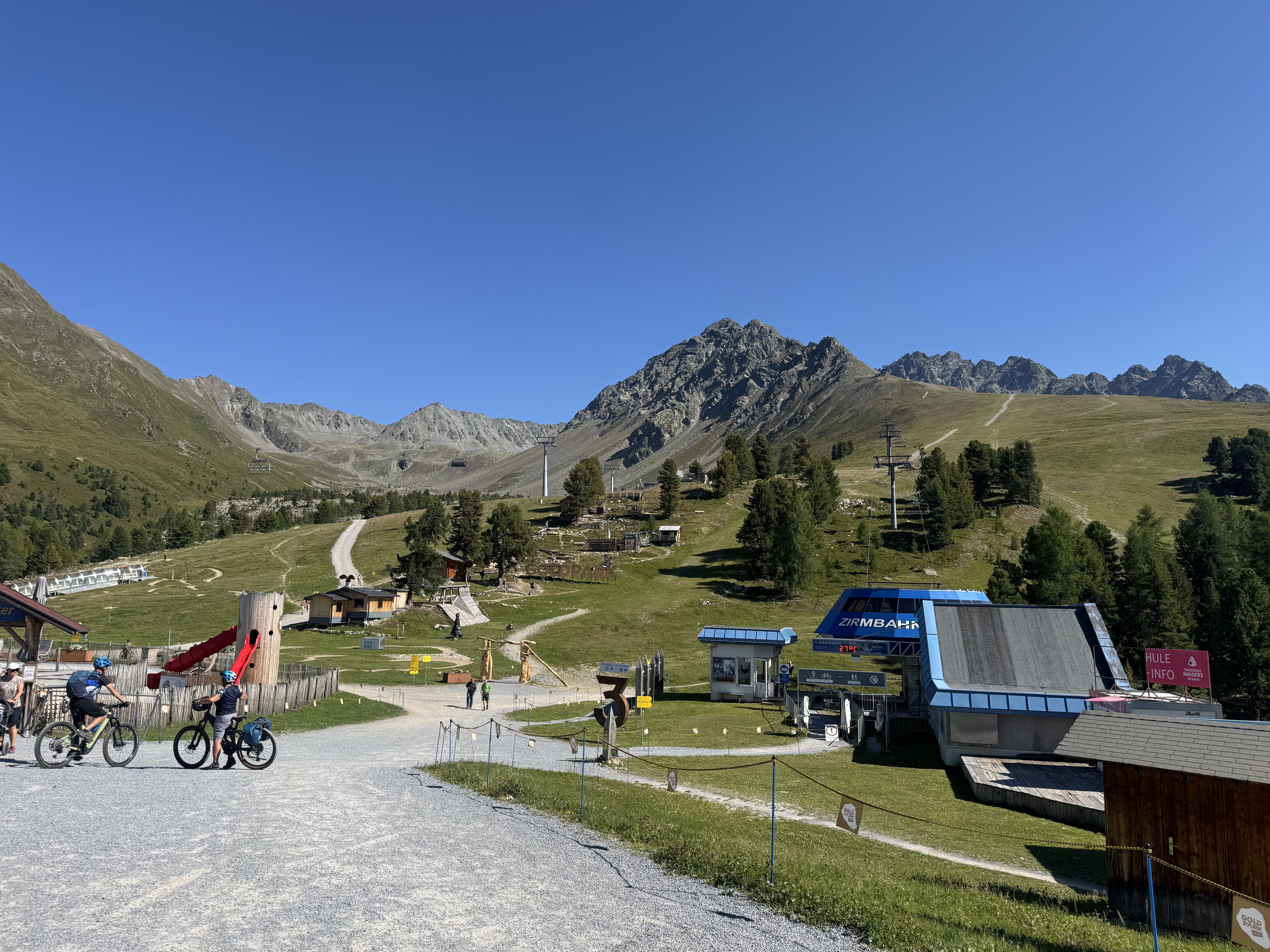 Wanderurlaub mit Kindern Österreich — Familienurlaub in den Alpen