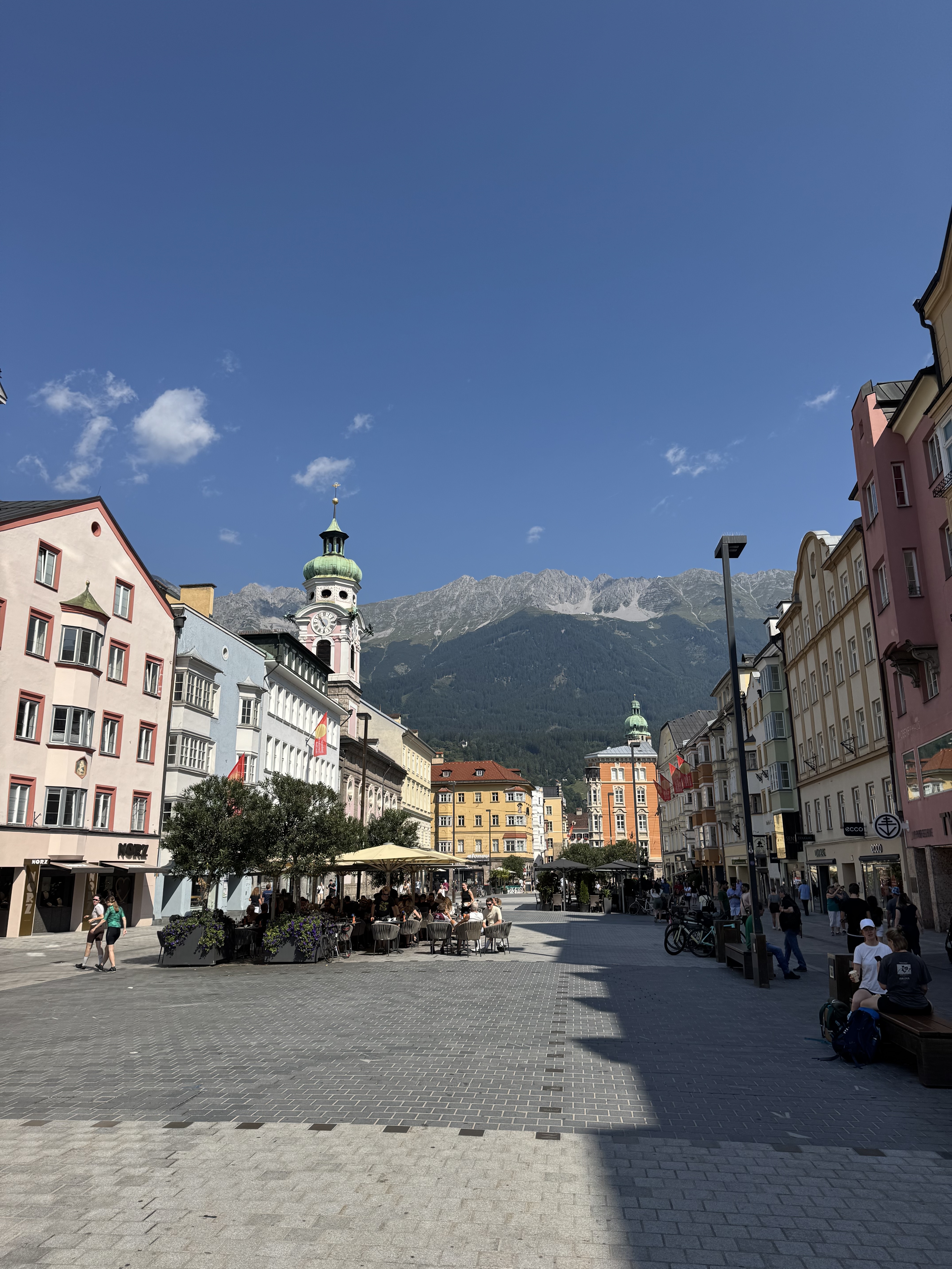 Innsbruck Tirol — Stadt und Berge in einem, Seilbahnen direkt aus dem Zentrum