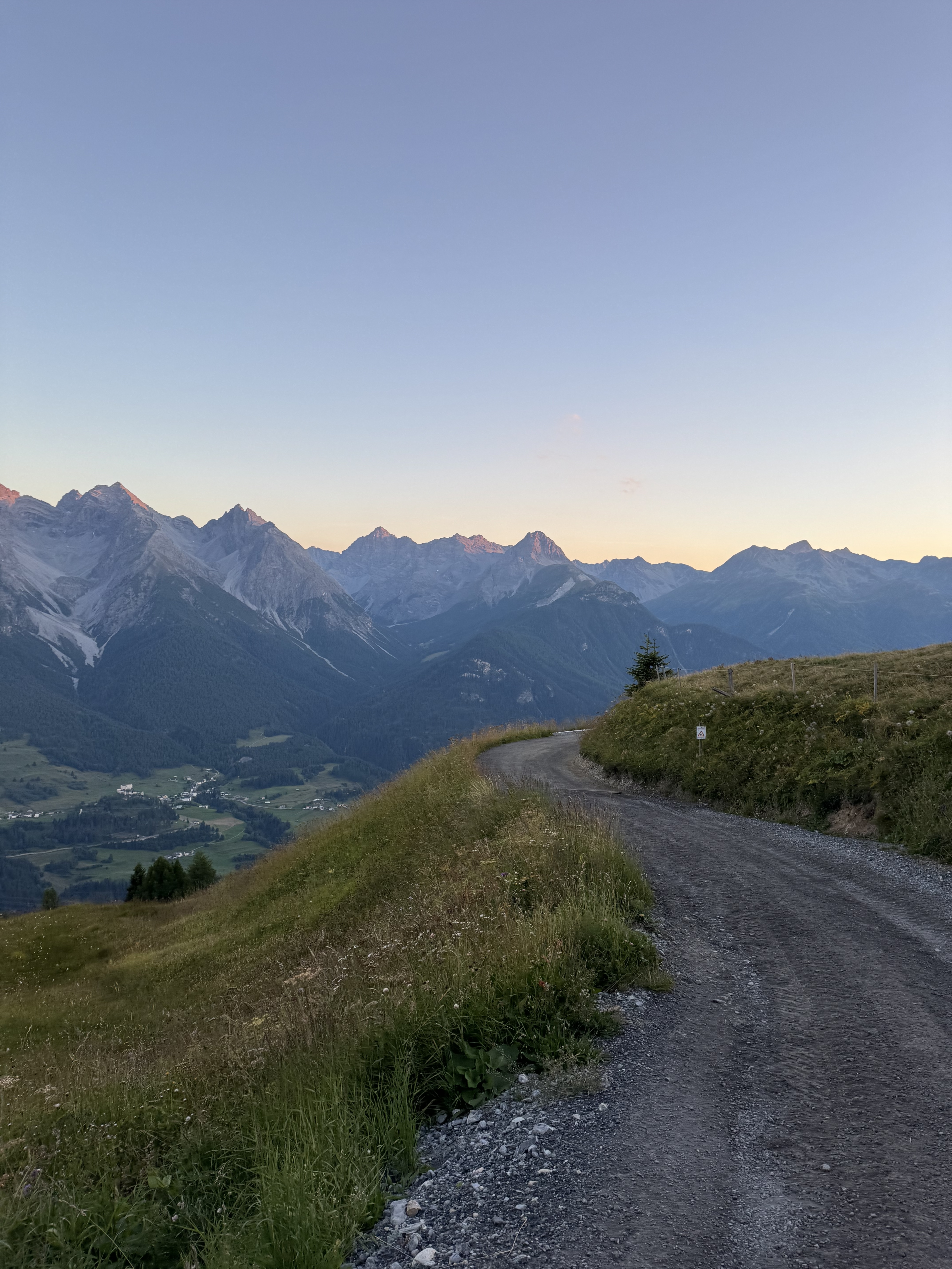 Nauders Tirol — MTB und Wandern am Dreiländereck Österreich Italien Schweiz